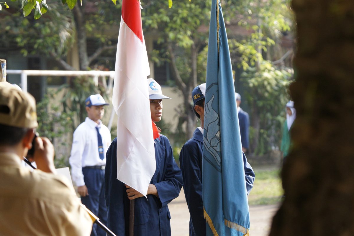 Gambar 5: Petugas Upacara; Pembawa Bendera Merah Putih dan Bendera SMP Negeri 3 Godean
Sumber: Dokumentasi Pribadi